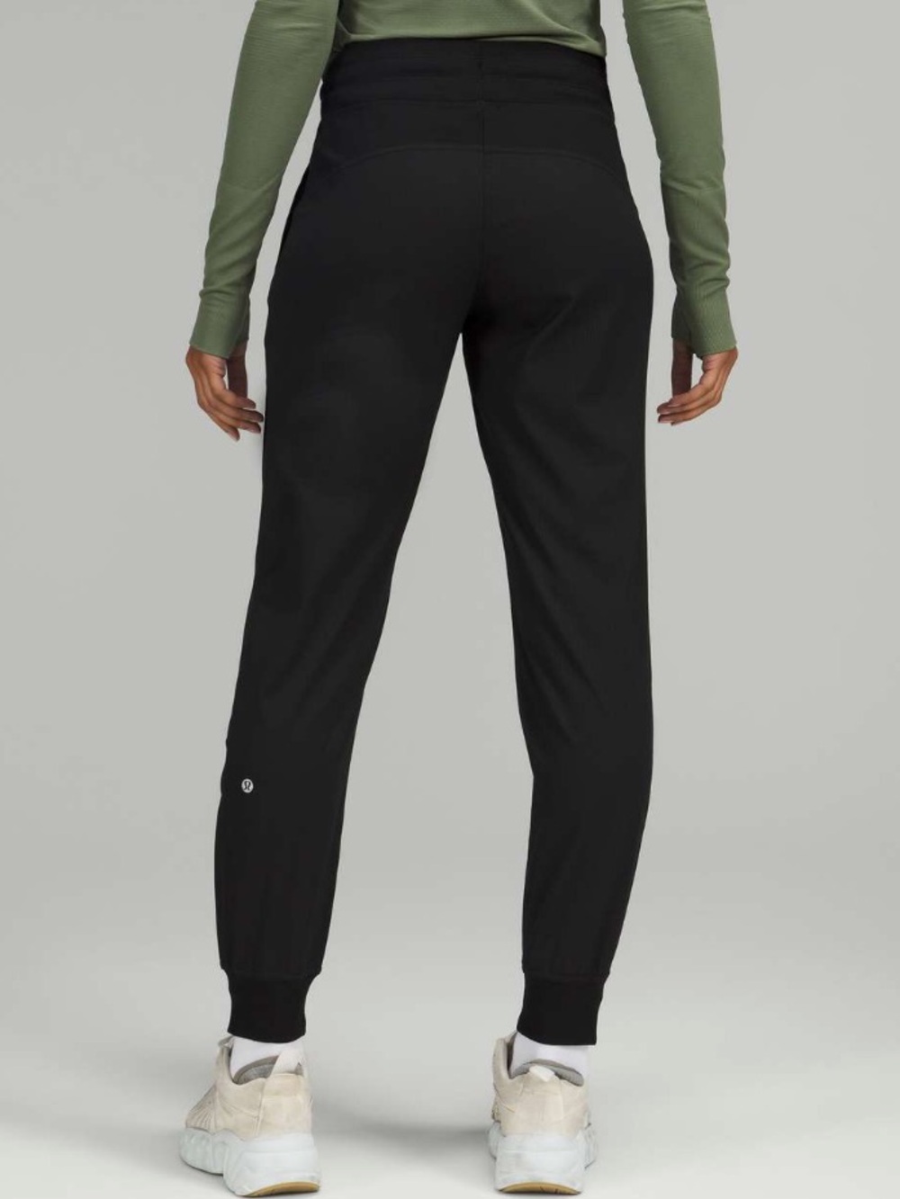 Lululemon Dance Studio Mid-Rise Jogger
Black size 12